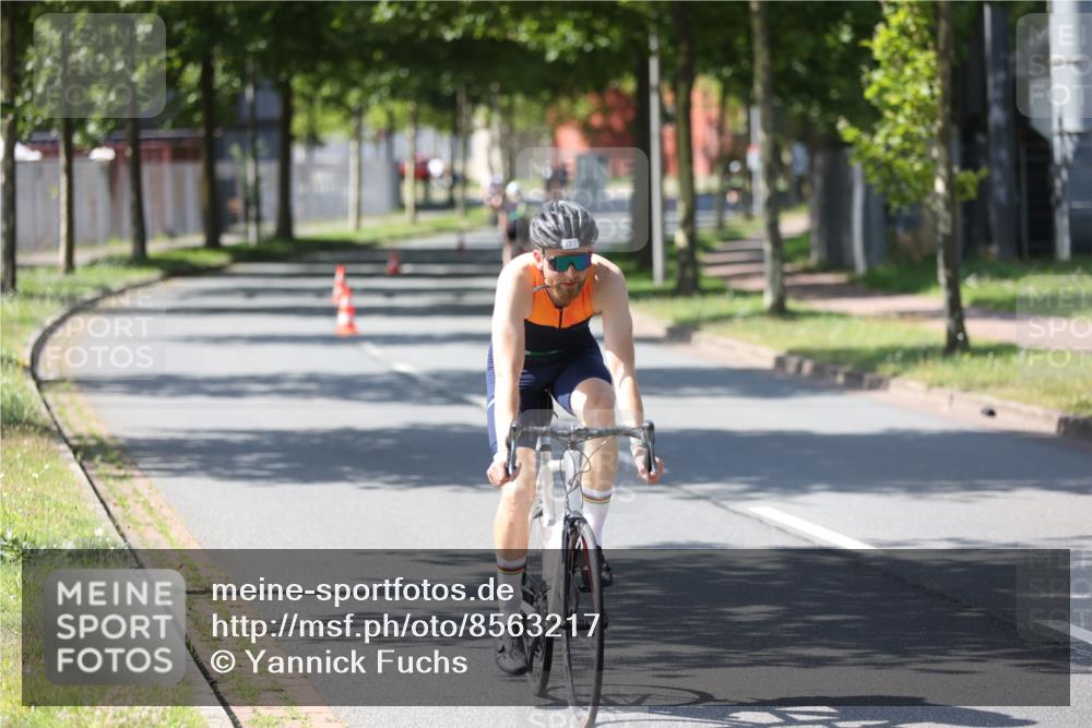 10.08.2025 - GEWOBA Citytriathlon Bremen Yannick Fuchs http://msf.ph/oto/8563217 10.08.2025 14:35:25 Radfahren 38, 43, 98, 108, 127, 133, 233, 264, 319, 398, 414 meine-sportfotos.de