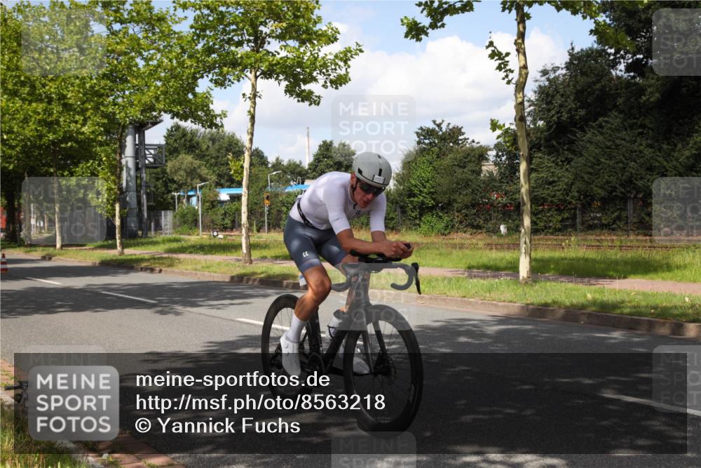 10.08.2025 - GEWOBA Citytriathlon Bremen Yannick Fuchs http://msf.ph/oto/8563218 10.08.2025 12:34:34 Radfahren 553, 584, 591, 686, 736, 826, 841, 891, 912, 914, 1027, 1037 meine-sportfotos.de