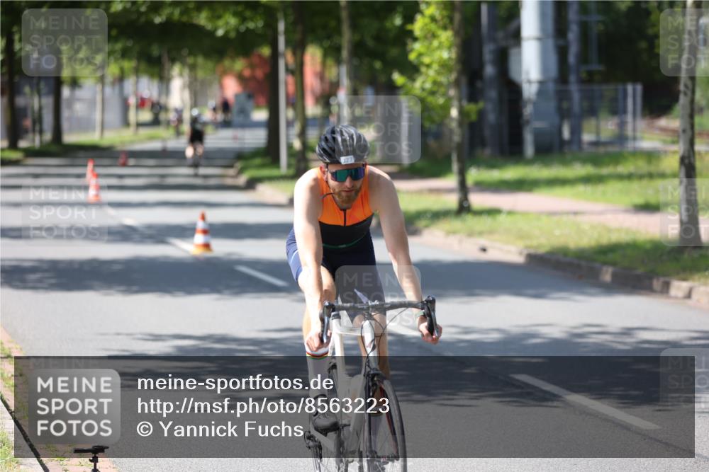 10.08.2025 - GEWOBA Citytriathlon Bremen Yannick Fuchs http://msf.ph/oto/8563223 10.08.2025 14:35:25 Radfahren 38, 43, 98, 108, 127, 133, 233, 264, 319, 398, 414 meine-sportfotos.de