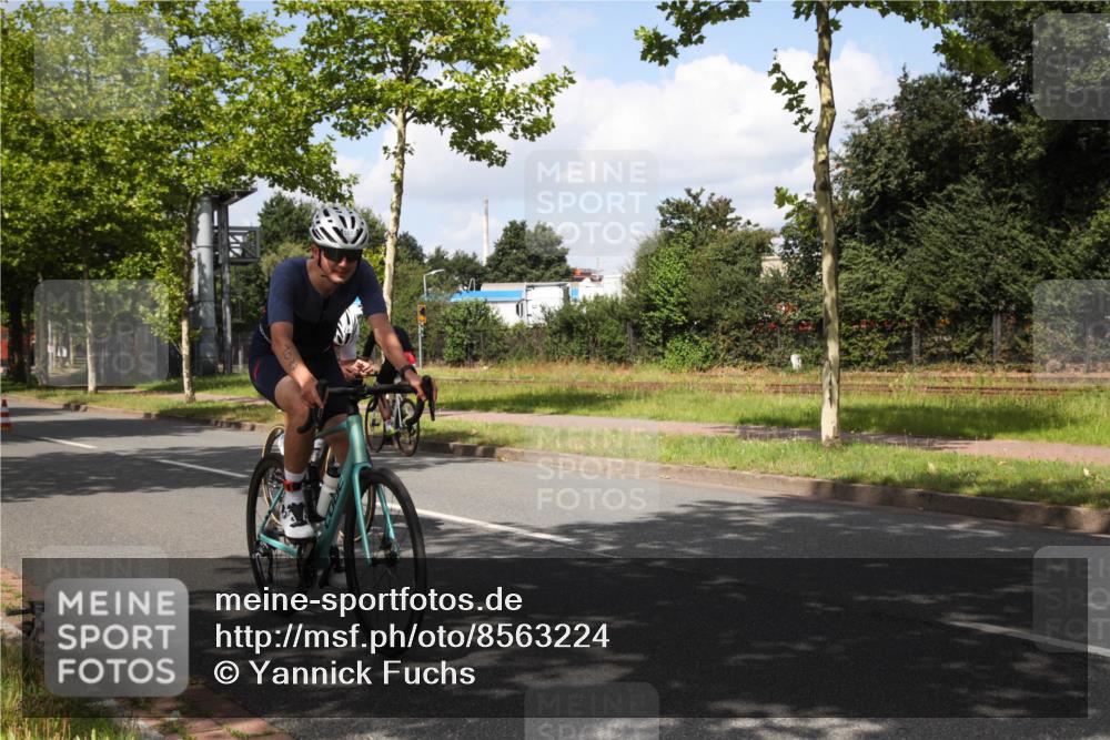 10.08.2025 - GEWOBA Citytriathlon Bremen Yannick Fuchs http://msf.ph/oto/8563224 10.08.2025 12:34:36 Radfahren 584, 591, 632, 686, 736, 826, 841, 891, 912, 914, 1027, 1037 meine-sportfotos.de