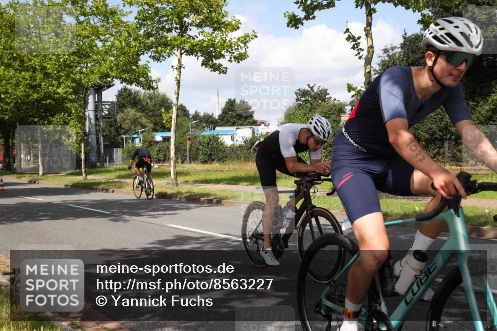 10.08.2025 - GEWOBA Citytriathlon Bremen Yannick Fuchs http://msf.ph/oto/8563227 10.08.2025 12:34:37 Radfahren 584, 591, 632, 686, 736, 826, 841, 891, 912, 914, 1027, 1037 meine-sportfotos.de
