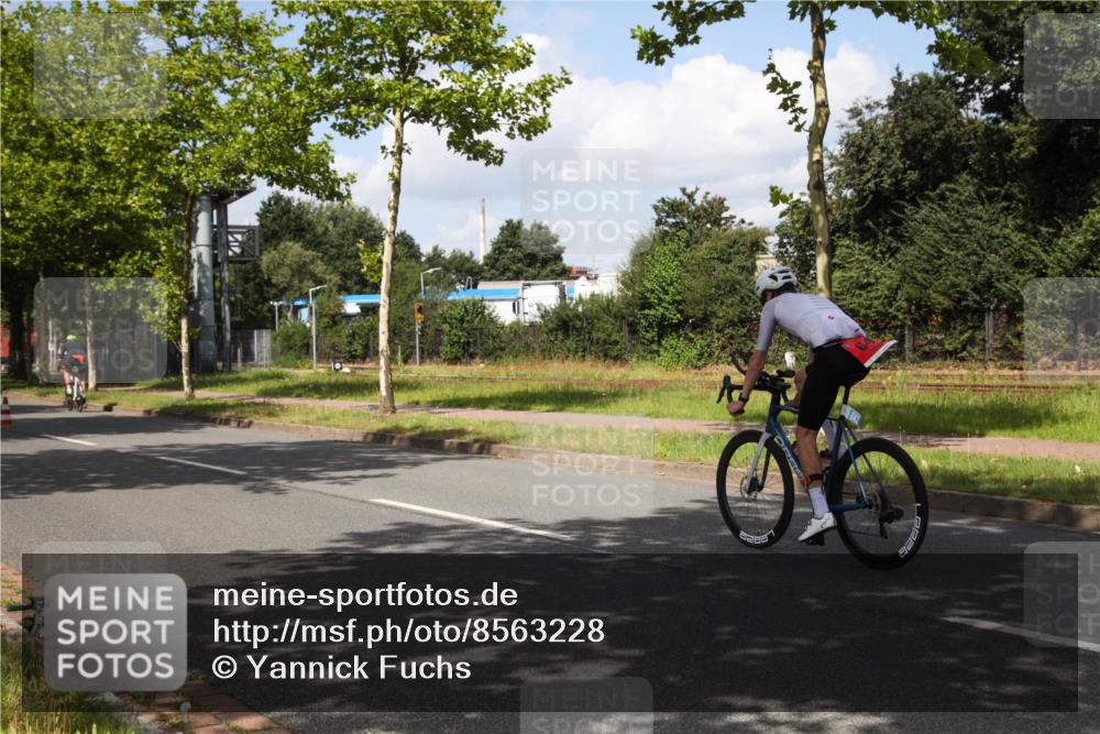10.08.2025 - GEWOBA Citytriathlon Bremen Yannick Fuchs http://msf.ph/oto/8563228 10.08.2025 12:34:39 Radfahren 556, 584, 591, 632, 686, 736, 826, 841, 912, 914, 1027, 1037 meine-sportfotos.de