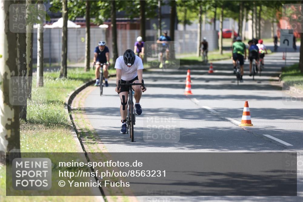 10.08.2025 - GEWOBA Citytriathlon Bremen Yannick Fuchs http://msf.ph/oto/8563231 10.08.2025 14:35:37 Radfahren 64, 108, 127, 173, 233, 319, 339, 421 meine-sportfotos.de