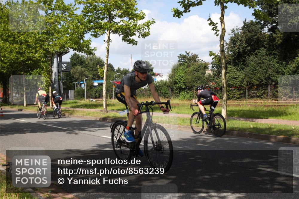 10.08.2025 - GEWOBA Citytriathlon Bremen Yannick Fuchs http://msf.ph/oto/8563239 10.08.2025 12:34:44 Radfahren 556, 584, 591, 632, 736, 826, 841, 914, 1027, 1037 meine-sportfotos.de