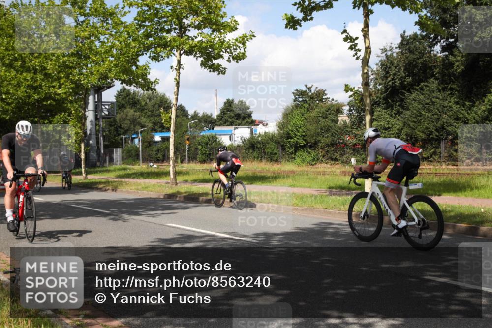 10.08.2025 - GEWOBA Citytriathlon Bremen Yannick Fuchs http://msf.ph/oto/8563240 10.08.2025 12:34:44 Radfahren 556, 584, 591, 632, 736, 826, 841, 914, 1027, 1037 meine-sportfotos.de