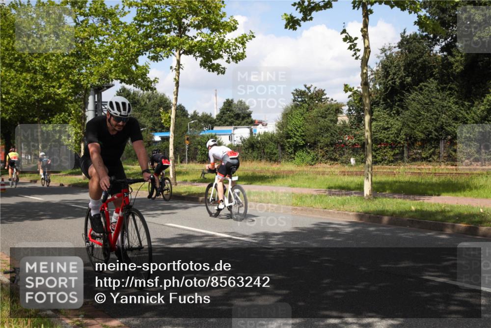 10.08.2025 - GEWOBA Citytriathlon Bremen Yannick Fuchs http://msf.ph/oto/8563242 10.08.2025 12:34:44 Radfahren 556, 584, 591, 632, 736, 826, 841, 914, 1027, 1037 meine-sportfotos.de