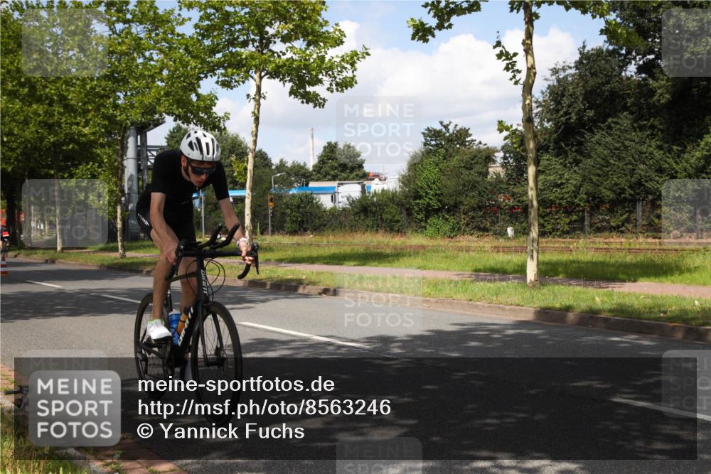 10.08.2025 - GEWOBA Citytriathlon Bremen Yannick Fuchs http://msf.ph/oto/8563246 10.08.2025 12:34:48 Radfahren 556, 584, 591, 632, 680, 736, 826, 841, 855, 914, 915, 1027, 1037 meine-sportfotos.de