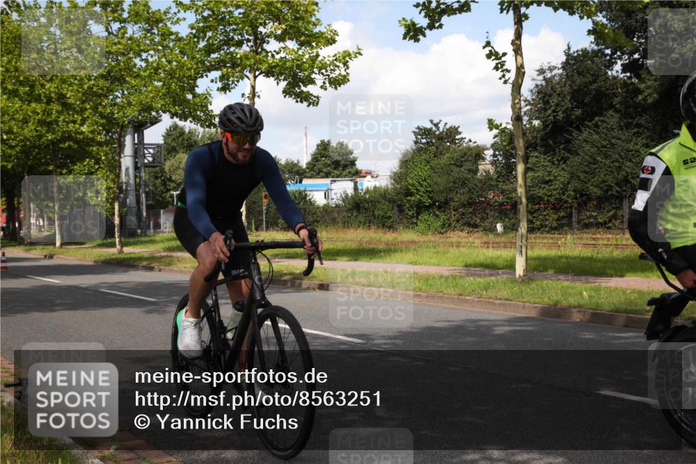 10.08.2025 - GEWOBA Citytriathlon Bremen Yannick Fuchs http://msf.ph/oto/8563251 10.08.2025 12:34:51 Radfahren 556, 584, 591, 632, 680, 736, 826, 841, 855, 914, 915, 956, 1027 meine-sportfotos.de