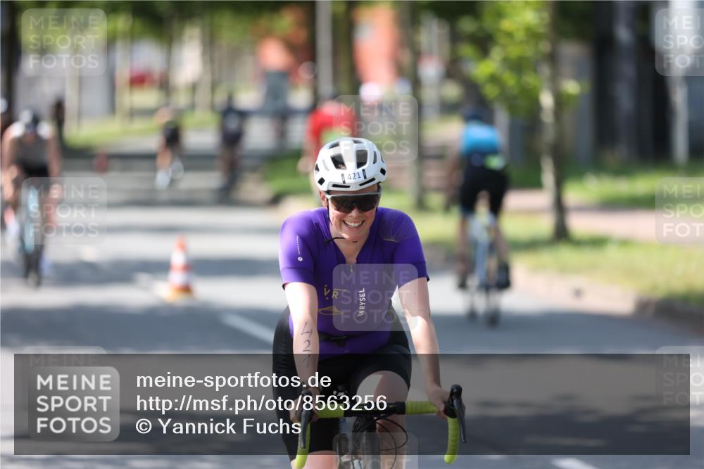 10.08.2025 - GEWOBA Citytriathlon Bremen Yannick Fuchs http://msf.ph/oto/8563256 10.08.2025 14:35:45 Radfahren 64, 108, 129, 173, 233, 319, 339, 395, 421 meine-sportfotos.de