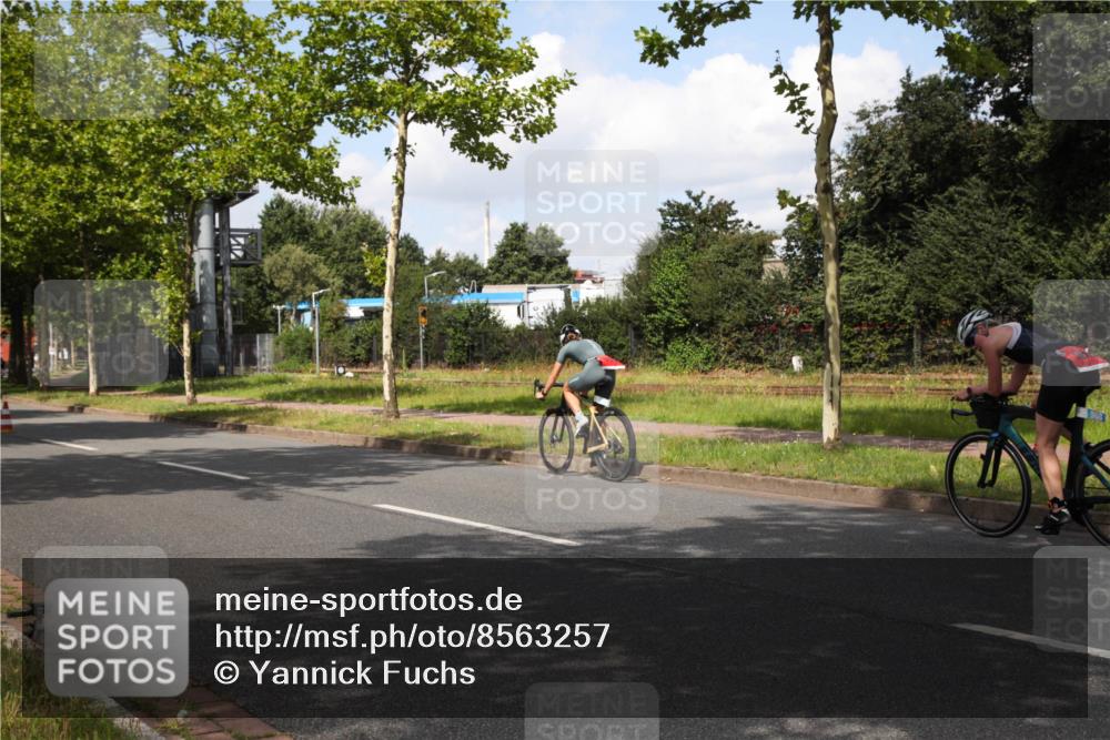 10.08.2025 - GEWOBA Citytriathlon Bremen Yannick Fuchs http://msf.ph/oto/8563257 10.08.2025 12:34:52 Radfahren 556, 591, 632, 680, 736, 826, 841, 855, 915, 956, 1035 meine-sportfotos.de