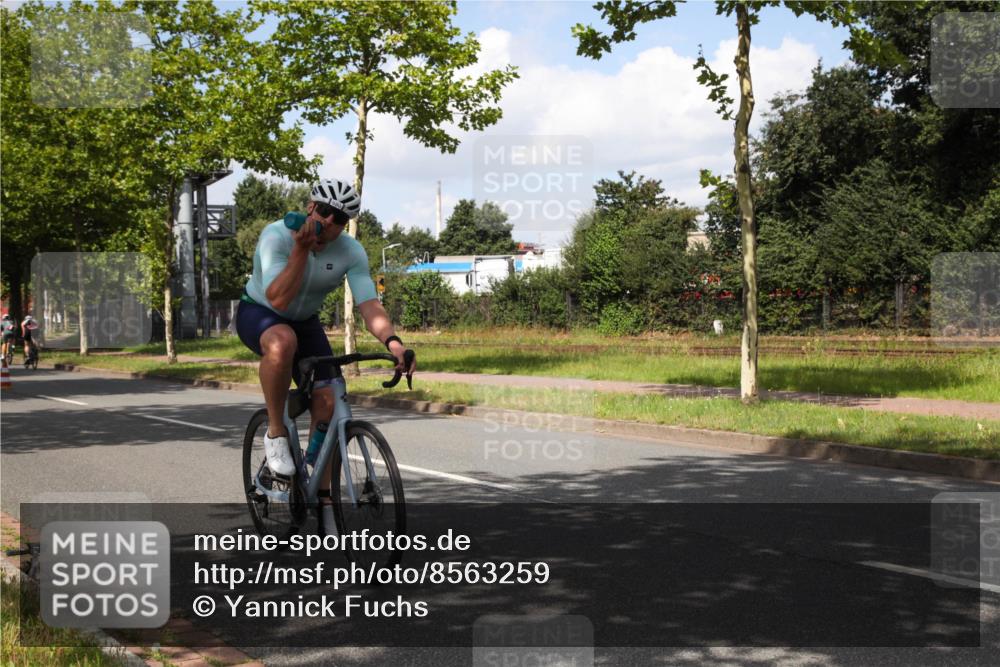 10.08.2025 - GEWOBA Citytriathlon Bremen Yannick Fuchs http://msf.ph/oto/8563259 10.08.2025 12:34:56 Radfahren 556, 591, 632, 680, 826, 841, 855, 902, 915, 956, 1035 meine-sportfotos.de
