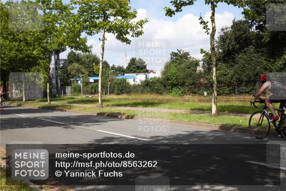 10.08.2025 - GEWOBA Citytriathlon Bremen Yannick Fuchs http://msf.ph/oto/8563262 10.08.2025 12:34:56 Radfahren 556, 591, 632, 680, 826, 841, 855, 902, 915, 956, 1035 meine-sportfotos.de