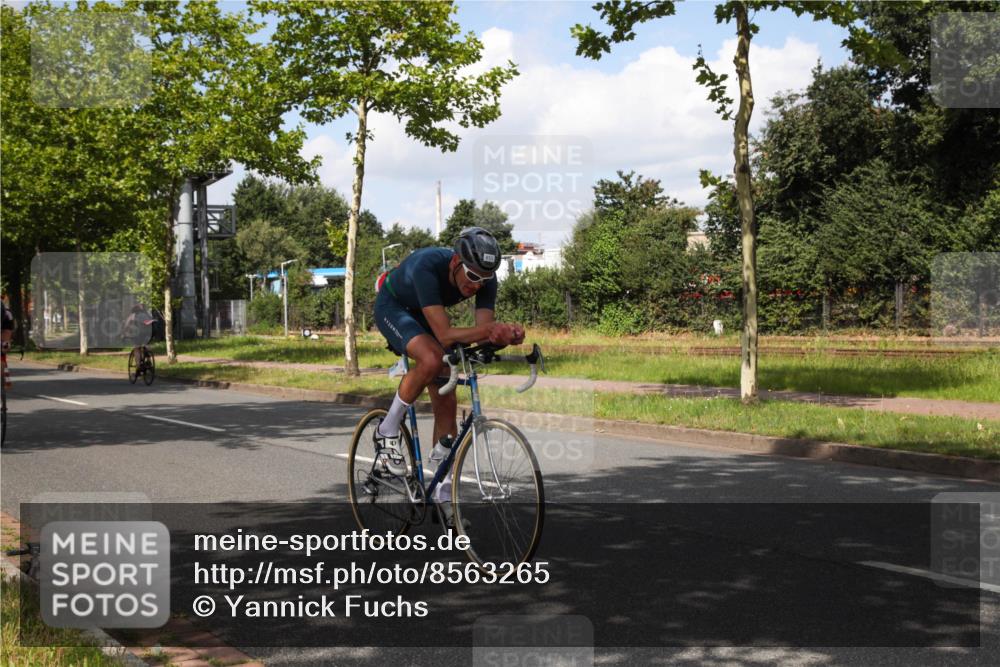 10.08.2025 - GEWOBA Citytriathlon Bremen Yannick Fuchs http://msf.ph/oto/8563265 10.08.2025 12:34:59 Radfahren 556, 558, 591, 632, 680, 707, 855, 902, 915, 956, 1035 meine-sportfotos.de