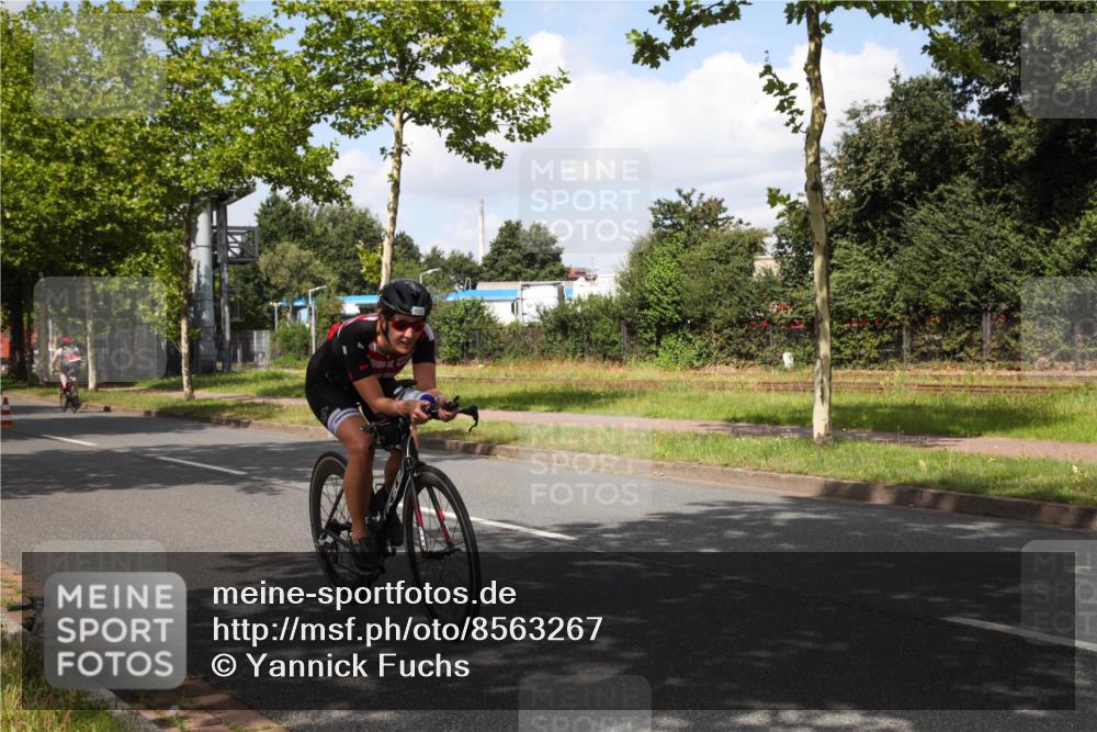 10.08.2025 - GEWOBA Citytriathlon Bremen Yannick Fuchs http://msf.ph/oto/8563267 10.08.2025 12:35:00 Radfahren 556, 558, 632, 680, 707, 855, 902, 915, 956, 1035 meine-sportfotos.de