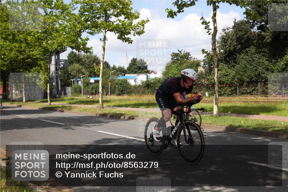 10.08.2025 - GEWOBA Citytriathlon Bremen Yannick Fuchs http://msf.ph/oto/8563279 10.08.2025 12:35:07 Radfahren 558, 680, 707, 855, 902, 915, 956, 973, 977, 1035 meine-sportfotos.de