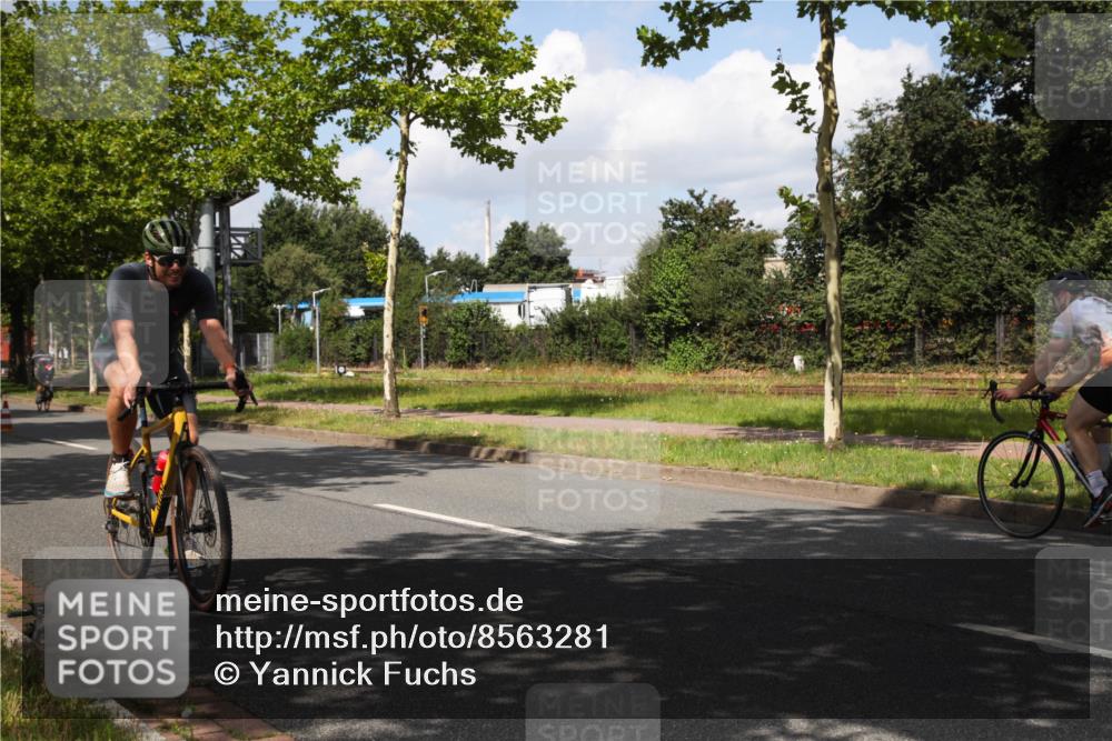 10.08.2025 - GEWOBA Citytriathlon Bremen Yannick Fuchs http://msf.ph/oto/8563281 10.08.2025 12:35:11 Radfahren 558, 579, 707, 855, 902, 915, 956, 973, 977, 1035, 1039 meine-sportfotos.de
