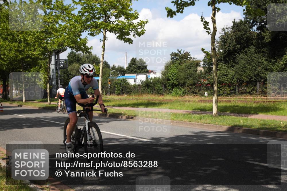 10.08.2025 - GEWOBA Citytriathlon Bremen Yannick Fuchs http://msf.ph/oto/8563288 10.08.2025 12:35:13 Radfahren 558, 579, 707, 902, 956, 973, 977, 1035, 1039 meine-sportfotos.de