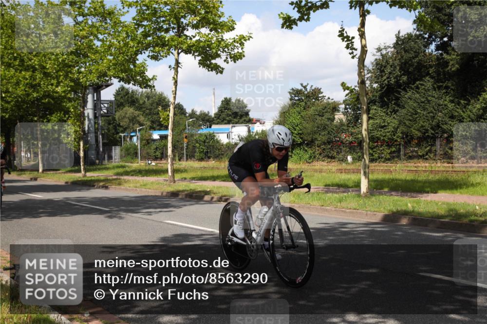10.08.2025 - GEWOBA Citytriathlon Bremen Yannick Fuchs http://msf.ph/oto/8563290 10.08.2025 12:35:20 Radfahren 558, 579, 642, 707, 742, 973, 977, 1039 meine-sportfotos.de
