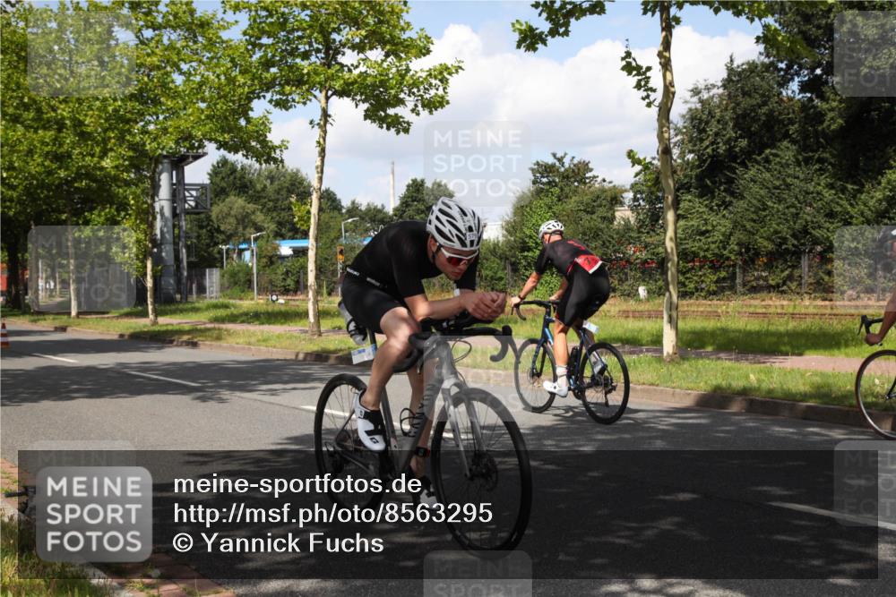 10.08.2025 - GEWOBA Citytriathlon Bremen Yannick Fuchs http://msf.ph/oto/8563295 10.08.2025 12:35:21 Radfahren 558, 579, 642, 707, 742, 973, 977, 1039 meine-sportfotos.de