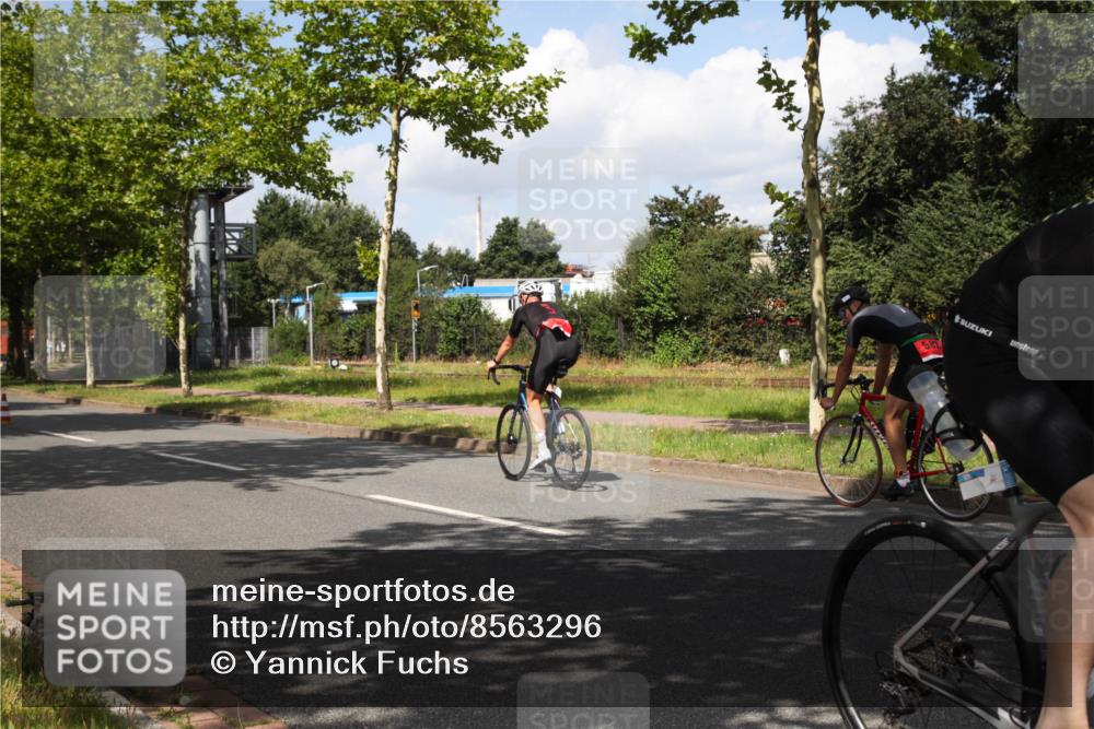 10.08.2025 - GEWOBA Citytriathlon Bremen Yannick Fuchs http://msf.ph/oto/8563296 10.08.2025 12:35:21 Radfahren 558, 579, 642, 707, 742, 973, 977, 1039 meine-sportfotos.de