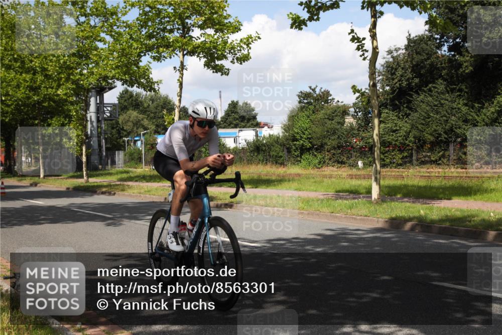 10.08.2025 - GEWOBA Citytriathlon Bremen Yannick Fuchs http://msf.ph/oto/8563301 10.08.2025 12:35:30 Radfahren 579, 642, 719, 742, 763, 783, 833, 919, 973, 1039 meine-sportfotos.de