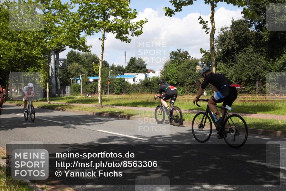 10.08.2025 - GEWOBA Citytriathlon Bremen Yannick Fuchs http://msf.ph/oto/8563306 10.08.2025 12:35:31 Radfahren 579, 642, 719, 742, 763, 783, 833, 919, 973, 1039 meine-sportfotos.de
