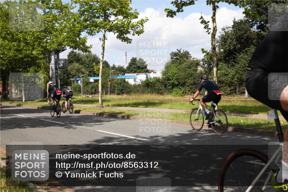 10.08.2025 - GEWOBA Citytriathlon Bremen Yannick Fuchs http://msf.ph/oto/8563312 10.08.2025 12:35:33 Radfahren 579, 642, 719, 742, 763, 783, 833, 919, 933, 1039 meine-sportfotos.de
