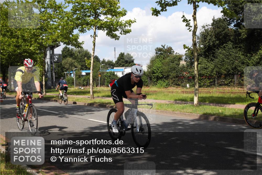 10.08.2025 - GEWOBA Citytriathlon Bremen Yannick Fuchs http://msf.ph/oto/8563315 10.08.2025 12:35:34 Radfahren 579, 642, 719, 742, 763, 783, 833, 919, 933, 1039 meine-sportfotos.de