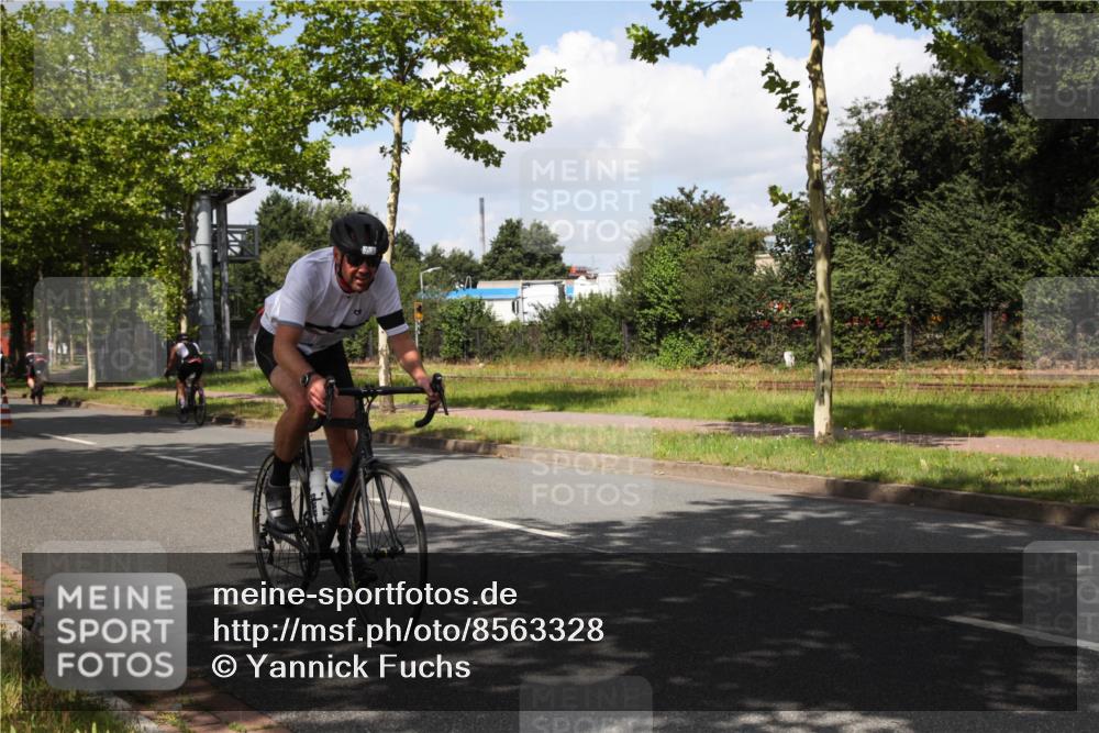 10.08.2025 - GEWOBA Citytriathlon Bremen Yannick Fuchs http://msf.ph/oto/8563328 10.08.2025 12:35:38 Radfahren 642, 719, 742, 763, 783, 833, 919, 933, 966 meine-sportfotos.de