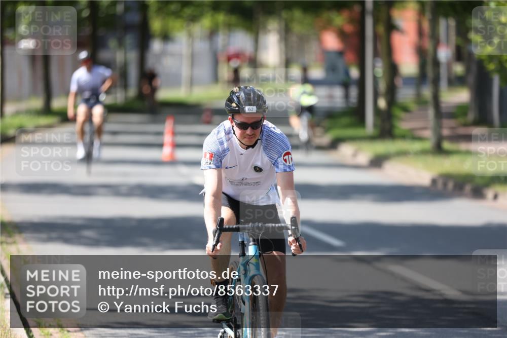 10.08.2025 - GEWOBA Citytriathlon Bremen Yannick Fuchs http://msf.ph/oto/8563337 10.08.2025 14:36:00 Radfahren 32, 64, 129, 173, 261, 395, 437, 452 meine-sportfotos.de