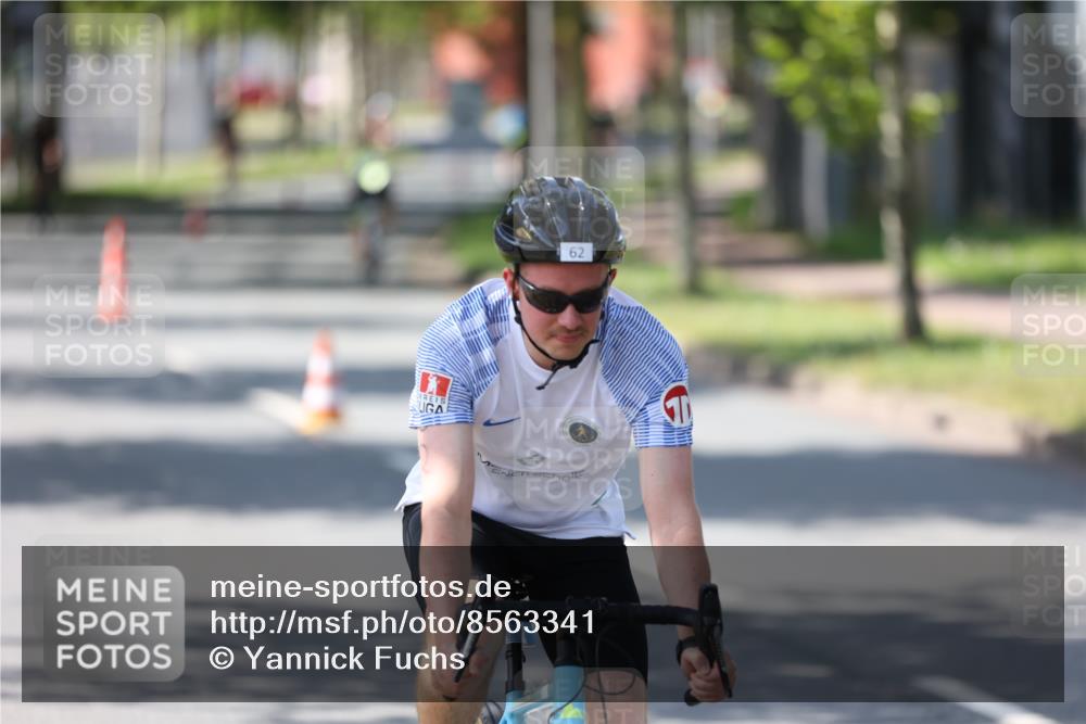 10.08.2025 - GEWOBA Citytriathlon Bremen Yannick Fuchs http://msf.ph/oto/8563341 10.08.2025 14:36:01 Radfahren 32, 129, 261, 395, 437, 452 meine-sportfotos.de