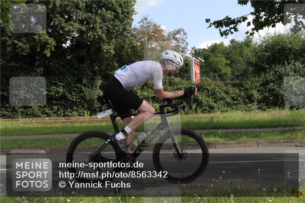 10.08.2025 - GEWOBA Citytriathlon Bremen Yannick Fuchs http://msf.ph/oto/8563342 10.08.2025 10:49:07 Radfahren 81, 105, 151, 213, 245, 420, 430 meine-sportfotos.de