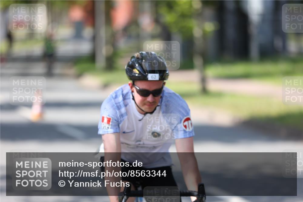 10.08.2025 - GEWOBA Citytriathlon Bremen Yannick Fuchs http://msf.ph/oto/8563344 10.08.2025 14:36:01 Radfahren 32, 129, 261, 395, 437, 452 meine-sportfotos.de