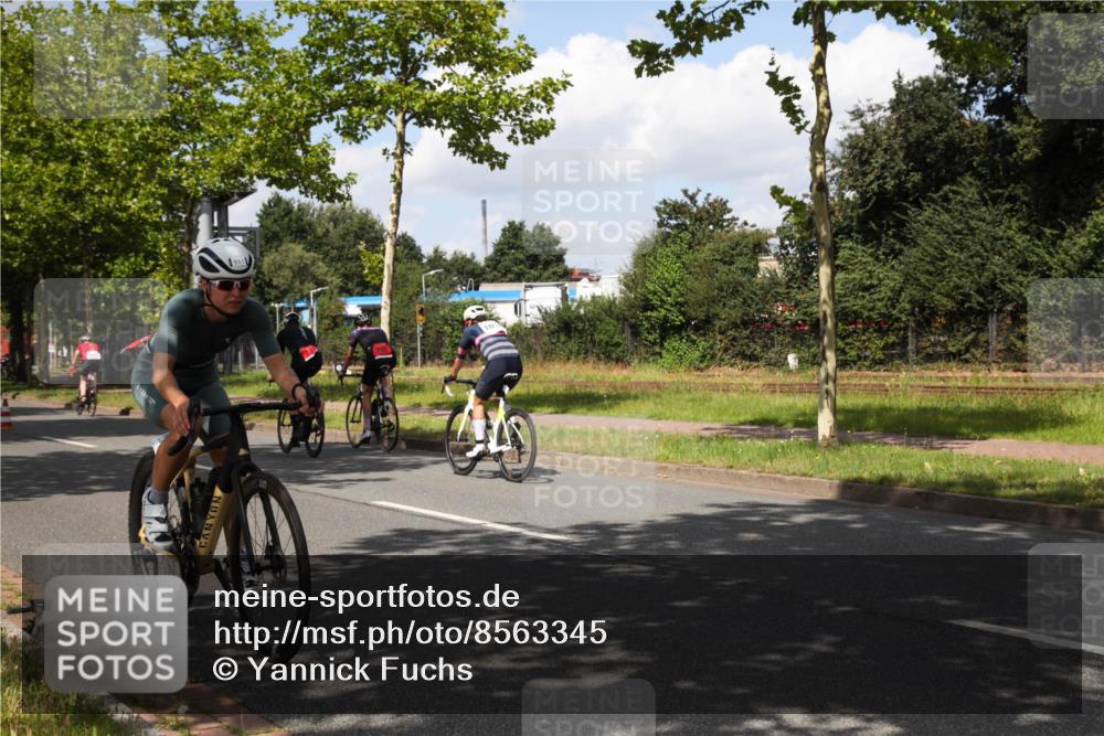 10.08.2025 - GEWOBA Citytriathlon Bremen Yannick Fuchs http://msf.ph/oto/8563345 10.08.2025 12:35:46 Radfahren 719, 763, 783, 833, 843, 877, 919, 933, 966 meine-sportfotos.de