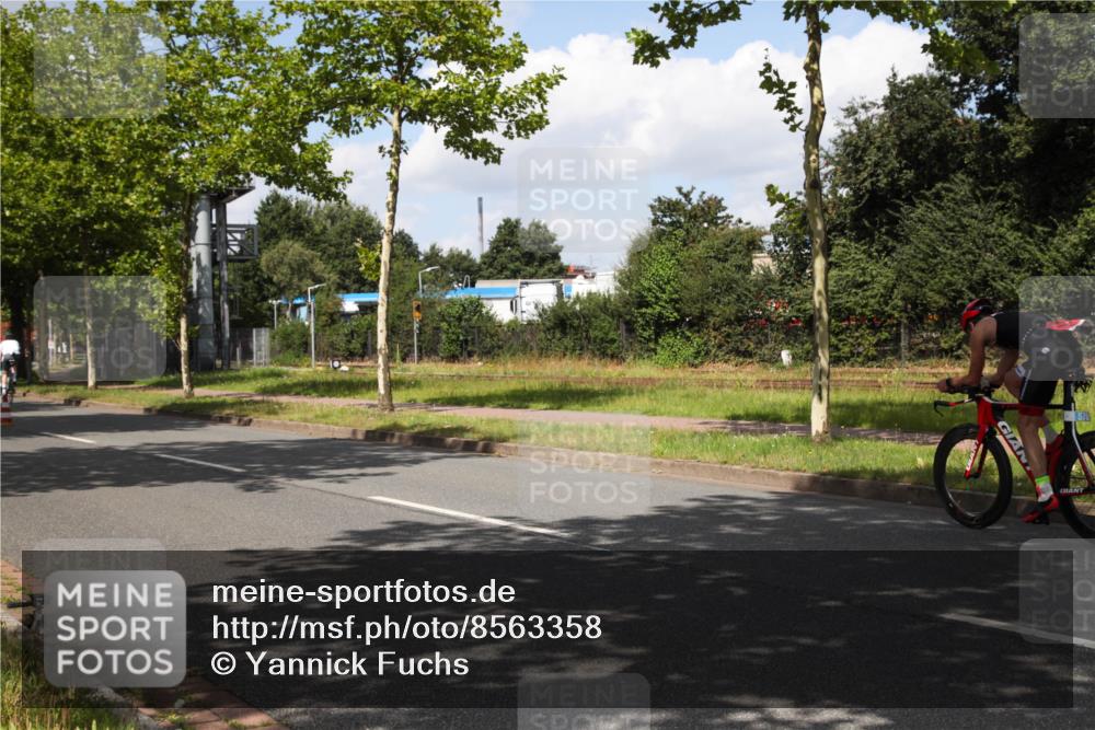 10.08.2025 - GEWOBA Citytriathlon Bremen Yannick Fuchs http://msf.ph/oto/8563358 10.08.2025 12:35:53 Radfahren 567, 843, 877, 933, 966 meine-sportfotos.de