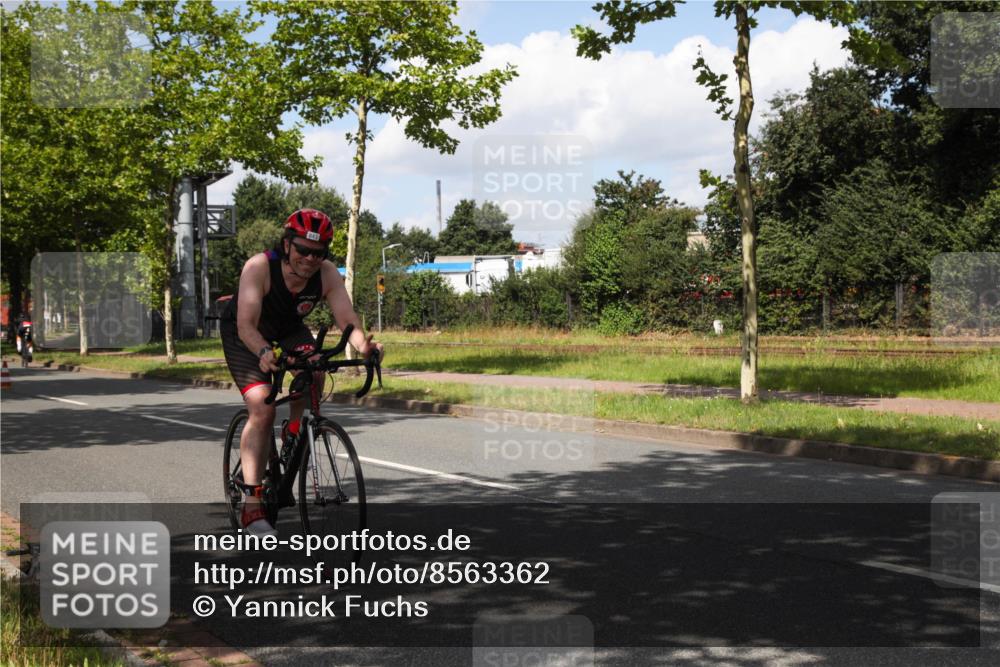 10.08.2025 - GEWOBA Citytriathlon Bremen Yannick Fuchs http://msf.ph/oto/8563362 10.08.2025 12:35:57 Radfahren 567, 636, 843, 877, 933, 966 meine-sportfotos.de