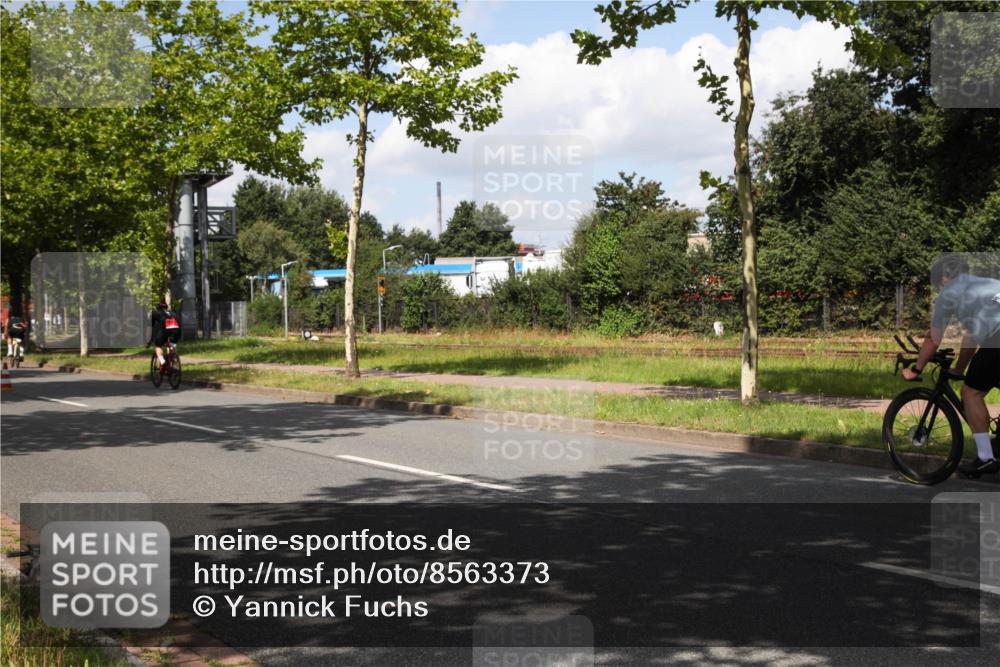 10.08.2025 - GEWOBA Citytriathlon Bremen Yannick Fuchs http://msf.ph/oto/8563373 10.08.2025 12:36:07 Radfahren 567, 582, 636, 759, 877 meine-sportfotos.de