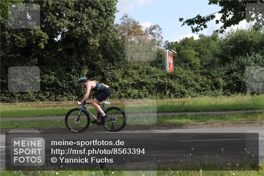 10.08.2025 - GEWOBA Citytriathlon Bremen Yannick Fuchs http://msf.ph/oto/8563394 10.08.2025 10:49:21 Radfahren 81, 105, 151, 213, 245, 387, 405, 407, 420, 430 meine-sportfotos.de