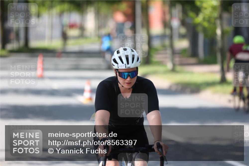 10.08.2025 - GEWOBA Citytriathlon Bremen Yannick Fuchs http://msf.ph/oto/8563397 10.08.2025 14:36:13 Radfahren 32, 261, 380, 437, 452 meine-sportfotos.de