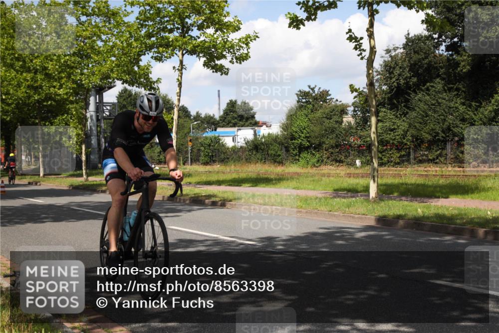 10.08.2025 - GEWOBA Citytriathlon Bremen Yannick Fuchs http://msf.ph/oto/8563398 10.08.2025 12:36:21 Radfahren 565, 582, 599, 636, 639, 759, 766, 790, 794, 872 meine-sportfotos.de
