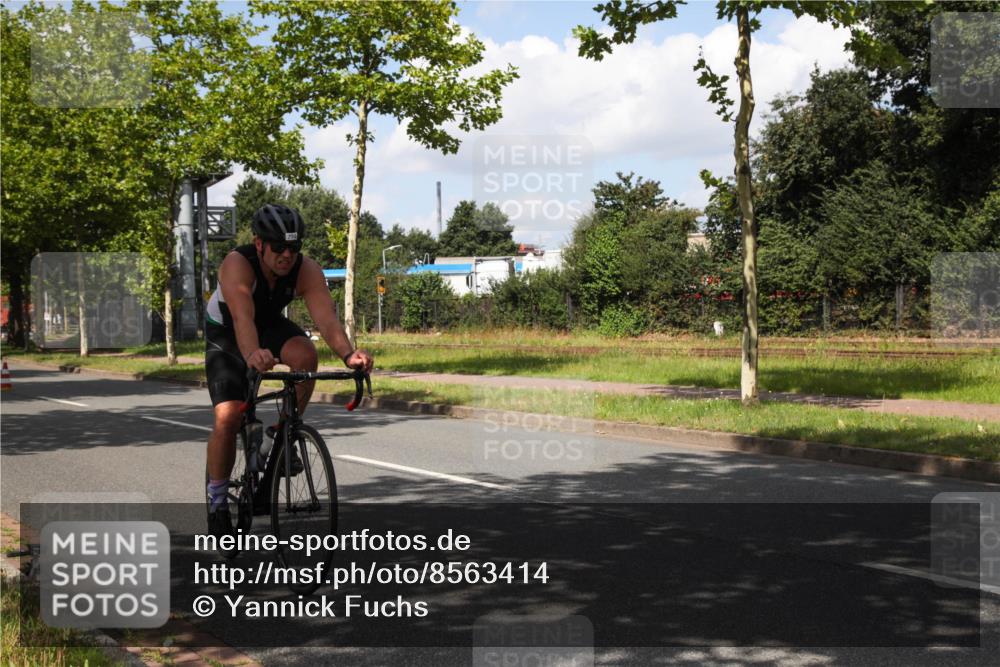 10.08.2025 - GEWOBA Citytriathlon Bremen Yannick Fuchs http://msf.ph/oto/8563414 10.08.2025 12:36:32 Radfahren 565, 570, 599, 639, 750, 765, 766, 781, 789, 790, 794, 872, 1025, 1029, 1032 meine-sportfotos.de