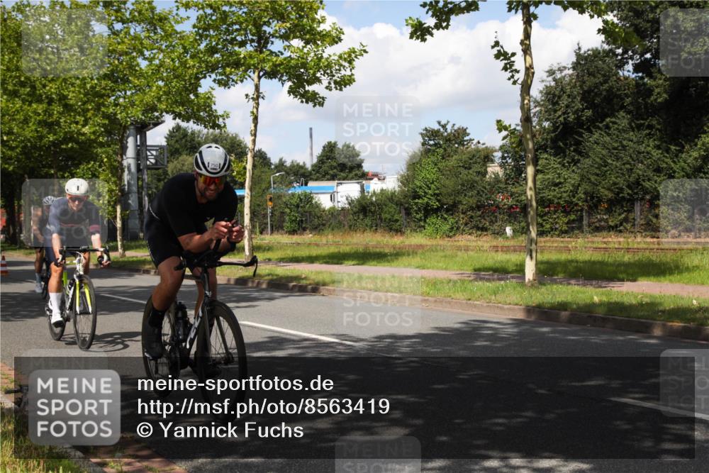 10.08.2025 - GEWOBA Citytriathlon Bremen Yannick Fuchs http://msf.ph/oto/8563419 10.08.2025 12:36:38 Radfahren 565, 570, 599, 701, 750, 765, 766, 781, 789, 790, 794, 872, 1025, 1029, 1032 meine-sportfotos.de