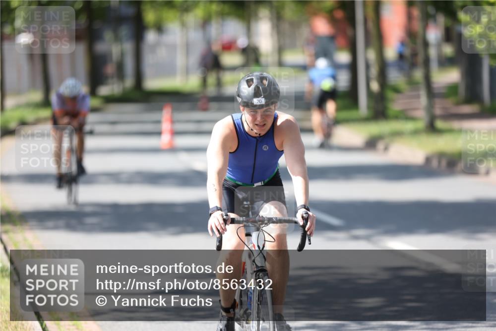 10.08.2025 - GEWOBA Citytriathlon Bremen Yannick Fuchs http://msf.ph/oto/8563432 10.08.2025 14:36:28 Radfahren 20, 46, 91, 255, 285, 380, 391 meine-sportfotos.de