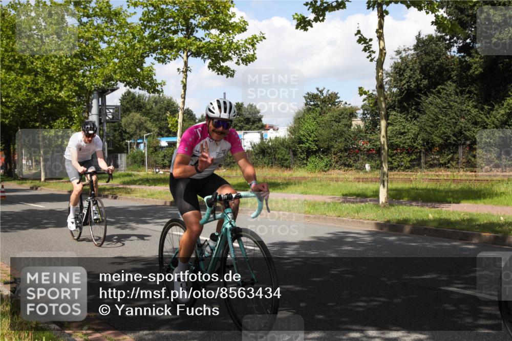 10.08.2025 - GEWOBA Citytriathlon Bremen Yannick Fuchs http://msf.ph/oto/8563434 10.08.2025 12:36:43 Radfahren 570, 701, 739, 750, 765, 781, 789, 794, 872, 1025, 1029, 1032 meine-sportfotos.de