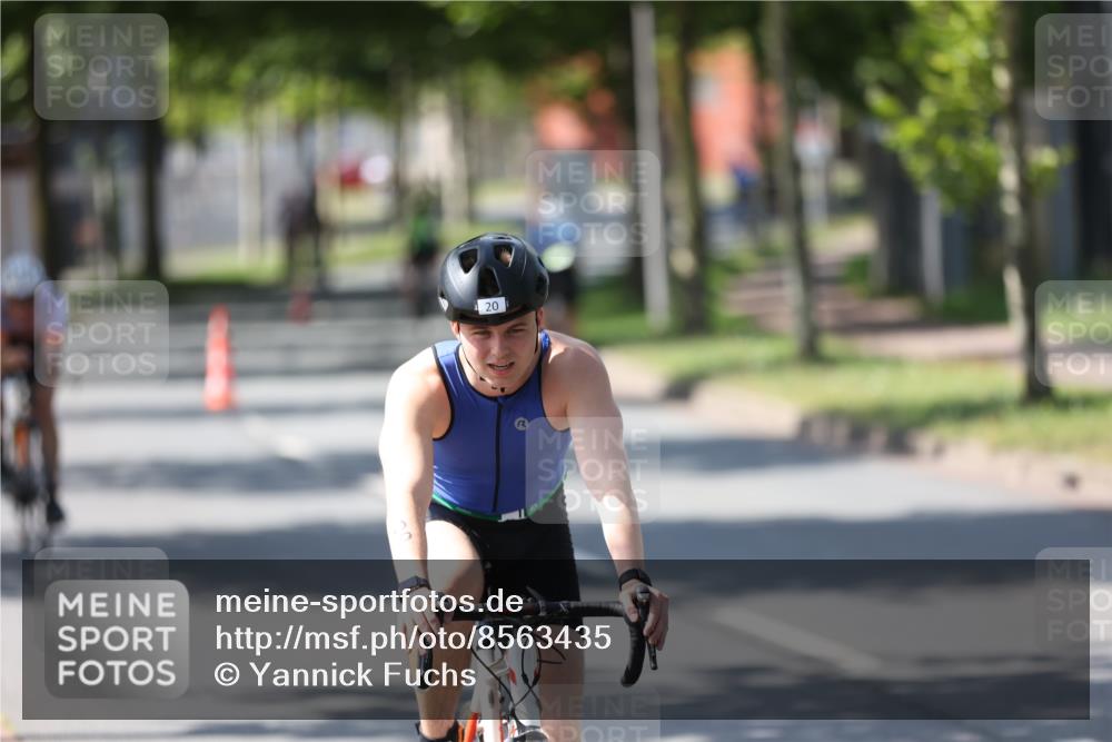 10.08.2025 - GEWOBA Citytriathlon Bremen Yannick Fuchs http://msf.ph/oto/8563435 10.08.2025 14:36:28 Radfahren 20, 46, 91, 255, 285, 380, 391 meine-sportfotos.de