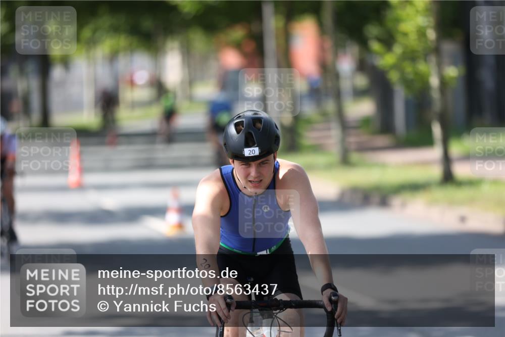 10.08.2025 - GEWOBA Citytriathlon Bremen Yannick Fuchs http://msf.ph/oto/8563437 10.08.2025 14:36:28 Radfahren 20, 46, 91, 255, 285, 380, 391 meine-sportfotos.de