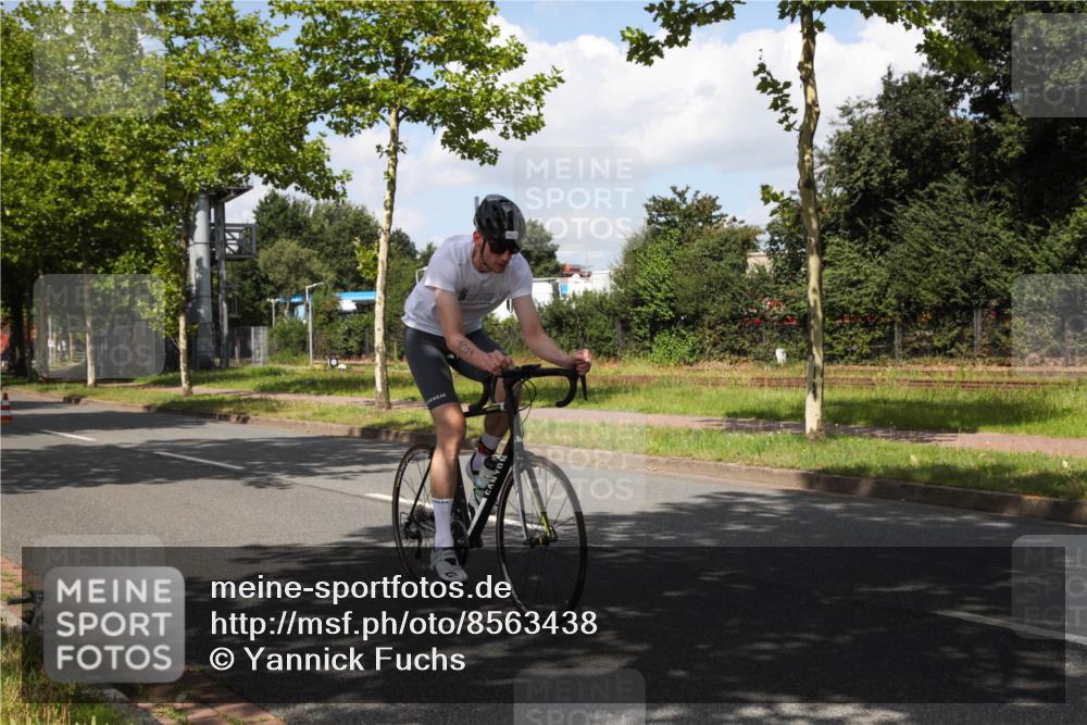 10.08.2025 - GEWOBA Citytriathlon Bremen Yannick Fuchs http://msf.ph/oto/8563438 10.08.2025 12:36:43 Radfahren 570, 701, 739, 750, 765, 781, 789, 794, 872, 1025, 1029, 1032 meine-sportfotos.de