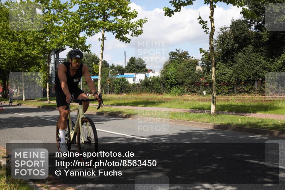 10.08.2025 - GEWOBA Citytriathlon Bremen Yannick Fuchs http://msf.ph/oto/8563450 10.08.2025 12:36:58 Radfahren 631, 678, 701, 734, 739, 982, 1033 meine-sportfotos.de