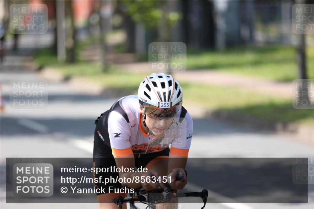 10.08.2025 - GEWOBA Citytriathlon Bremen Yannick Fuchs http://msf.ph/oto/8563451 10.08.2025 14:36:30 Radfahren 20, 41, 46, 91, 255, 285, 380, 391 meine-sportfotos.de