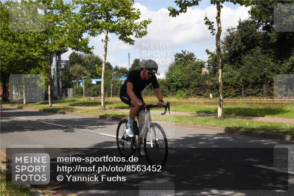 10.08.2025 - GEWOBA Citytriathlon Bremen Yannick Fuchs http://msf.ph/oto/8563452 10.08.2025 12:37:01 Radfahren 631, 678, 726, 734, 739, 982, 1033 meine-sportfotos.de